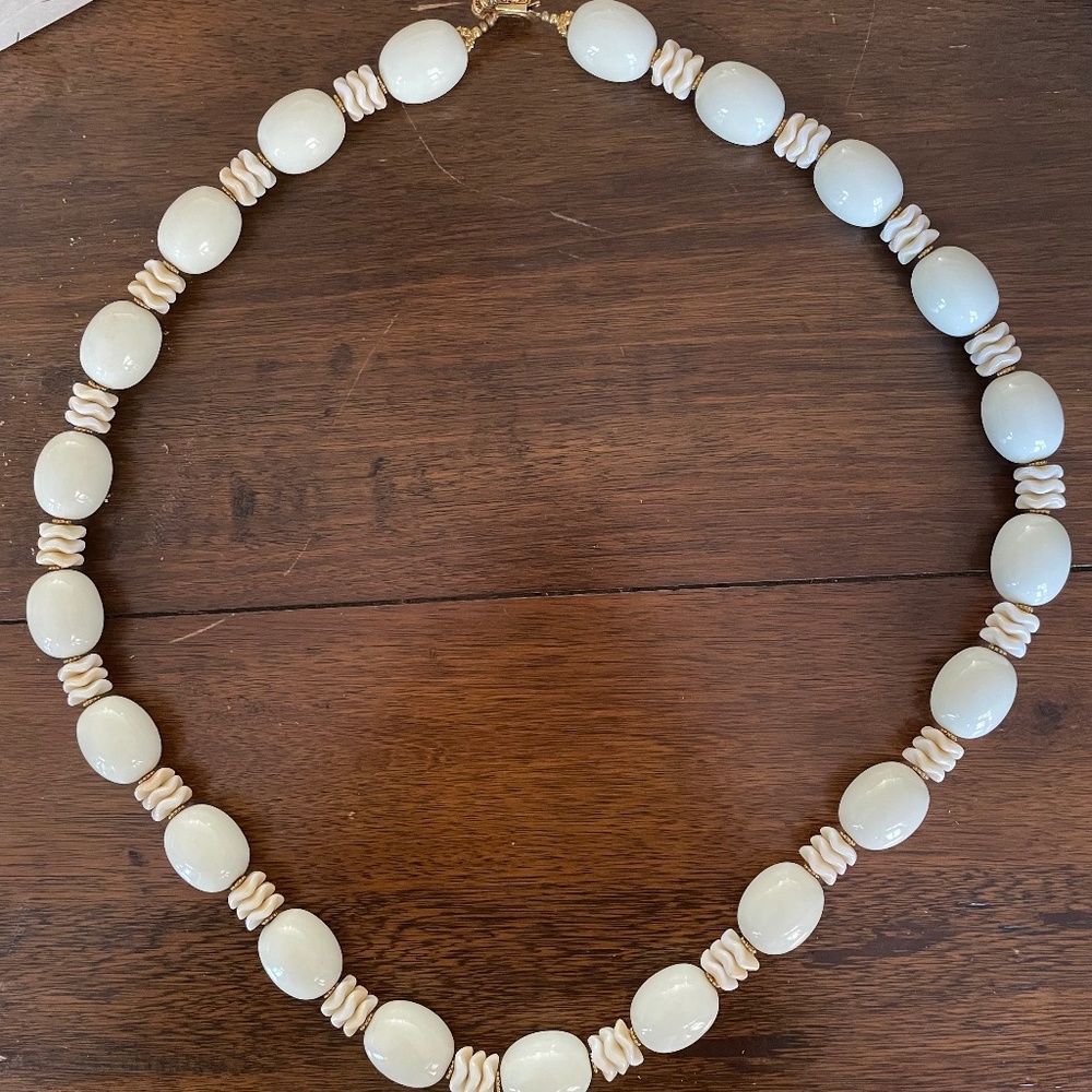 Vintage William DeLillo beaded necklace